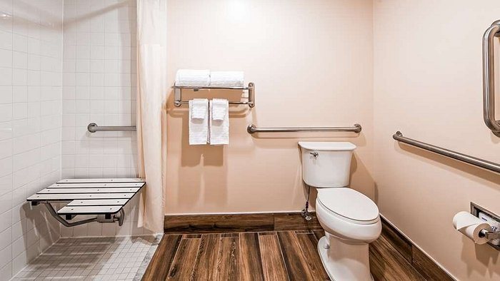 Best Western Dulles Airport Inn — Bathroom