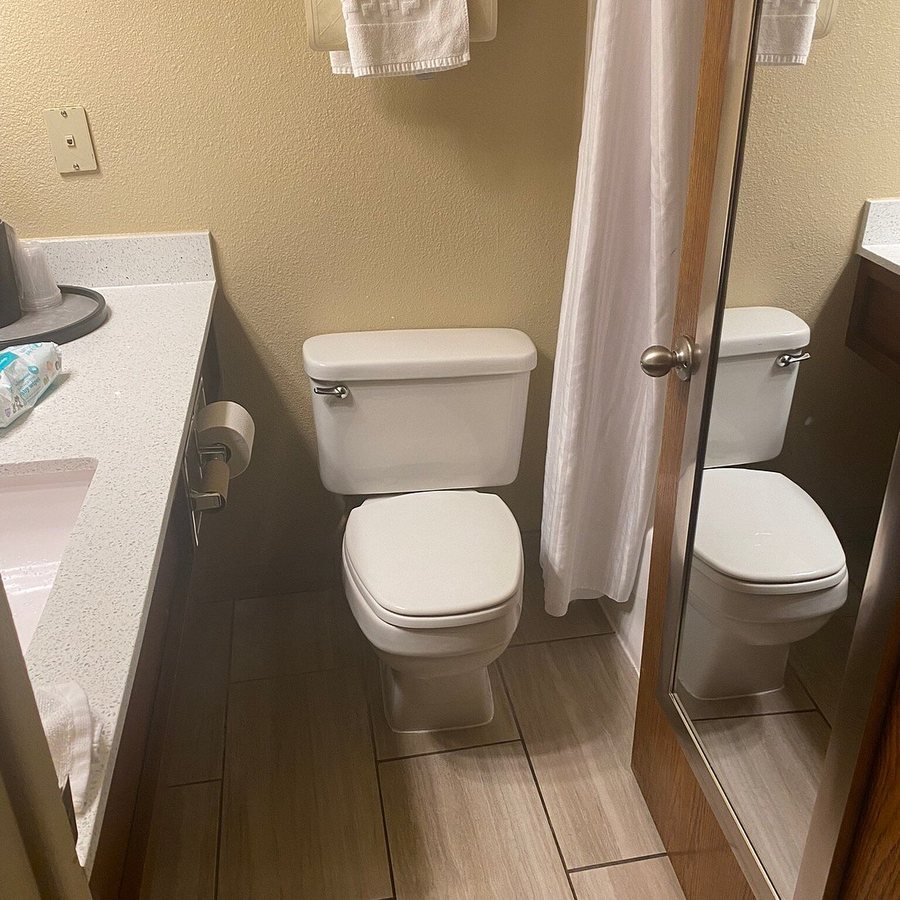 Best Western Dunmar Inn — Bathroom