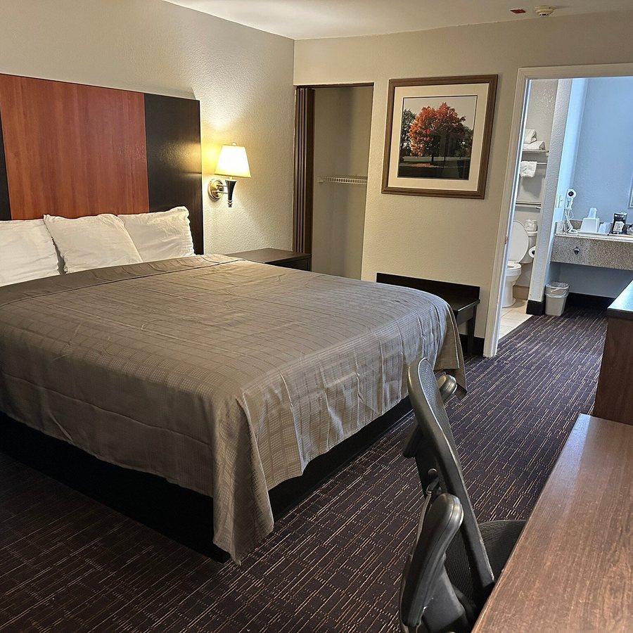 Best Western Executive Inn — Guest room