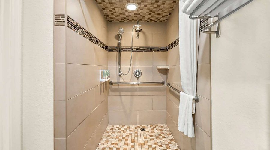 Best Western Executive Inn — Bathroom