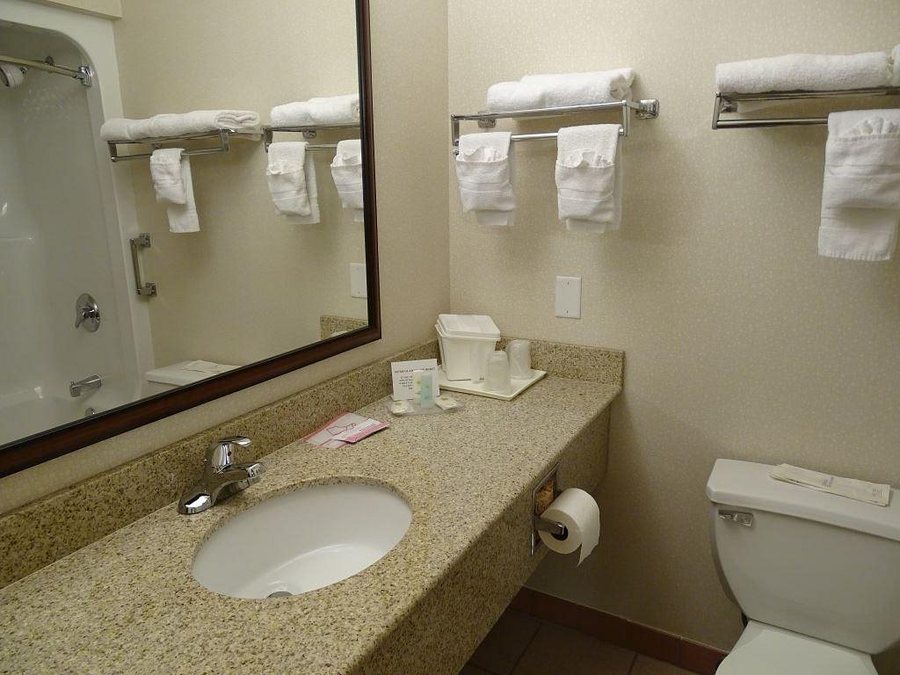 Best Western Fallon Inn Suites Fallon Naval Air Station — Bathroom