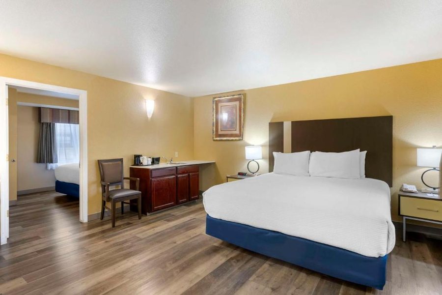 Best Western Fallon Inn Suites Fallon Naval Air Station — Guest room