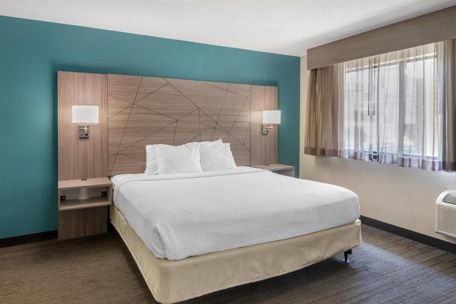 Best Western Fishkill Inn Suites — Guest room