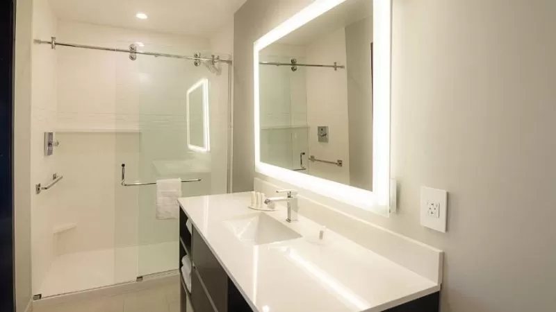Best Western Fort Worth Inn Suites — Bathroom