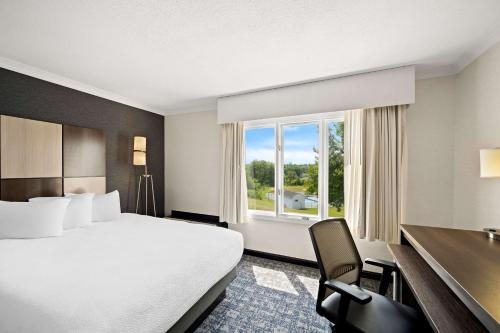 Best Western Freeport Inn — Guest room