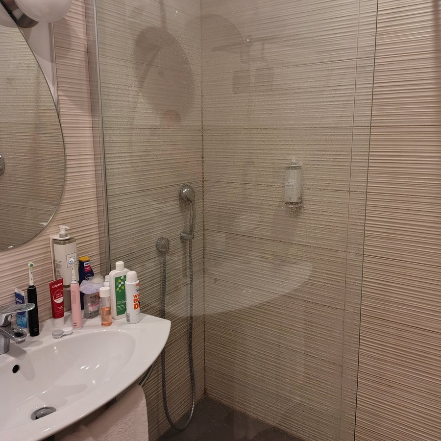 Best Western Globus Hotel — Bathroom