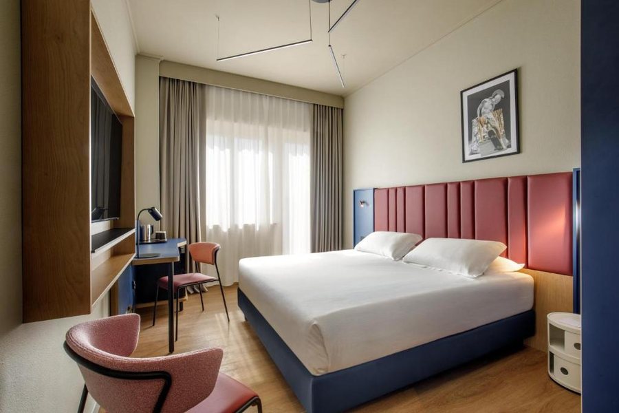 Best Western Globus Hotel — Guest room