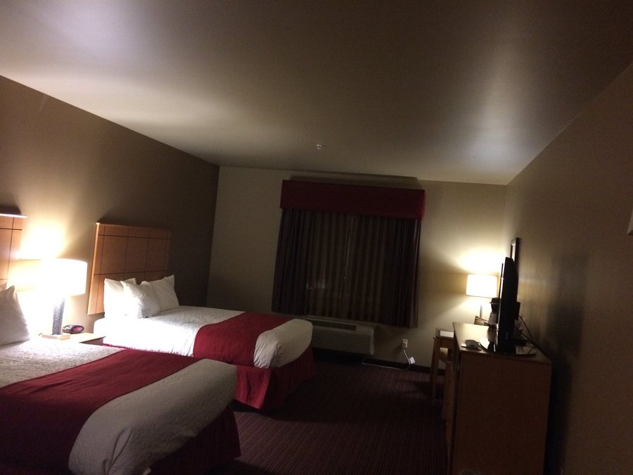 Best Western Golden Prairie Inn Suites — Guest room