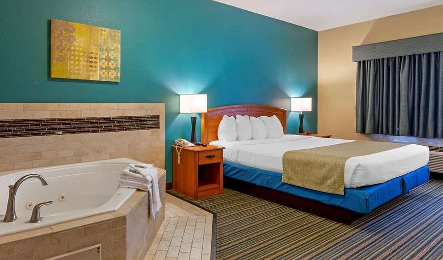 Best Western Governors Inn Suites — Guest room