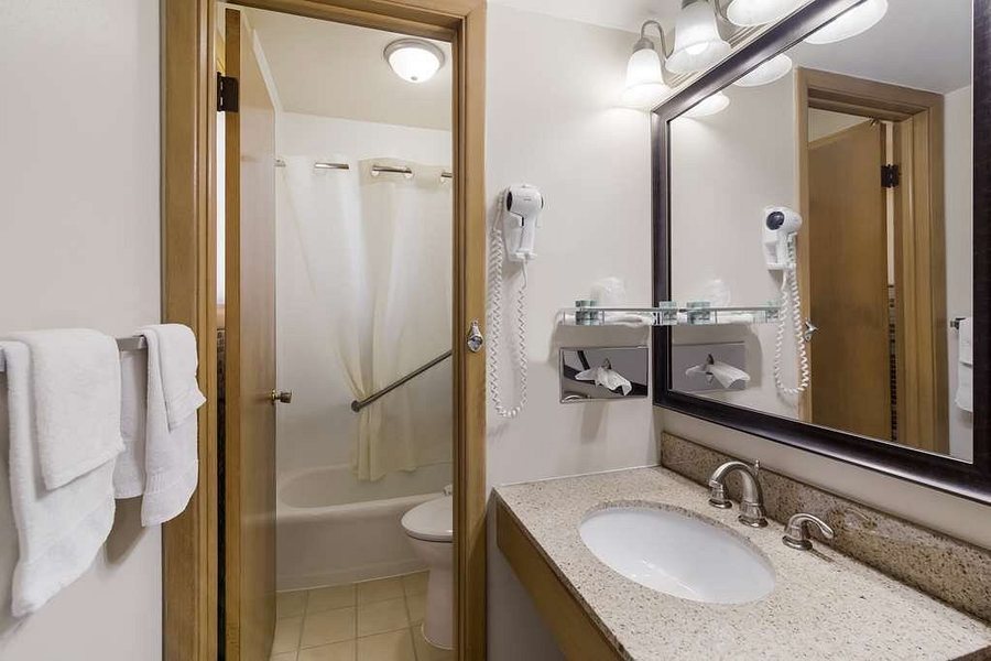 Best Western Graham s — Bathroom