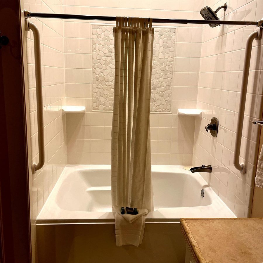 Best Western Grandma s Feather Bed Juneau Alaska — Bathroom