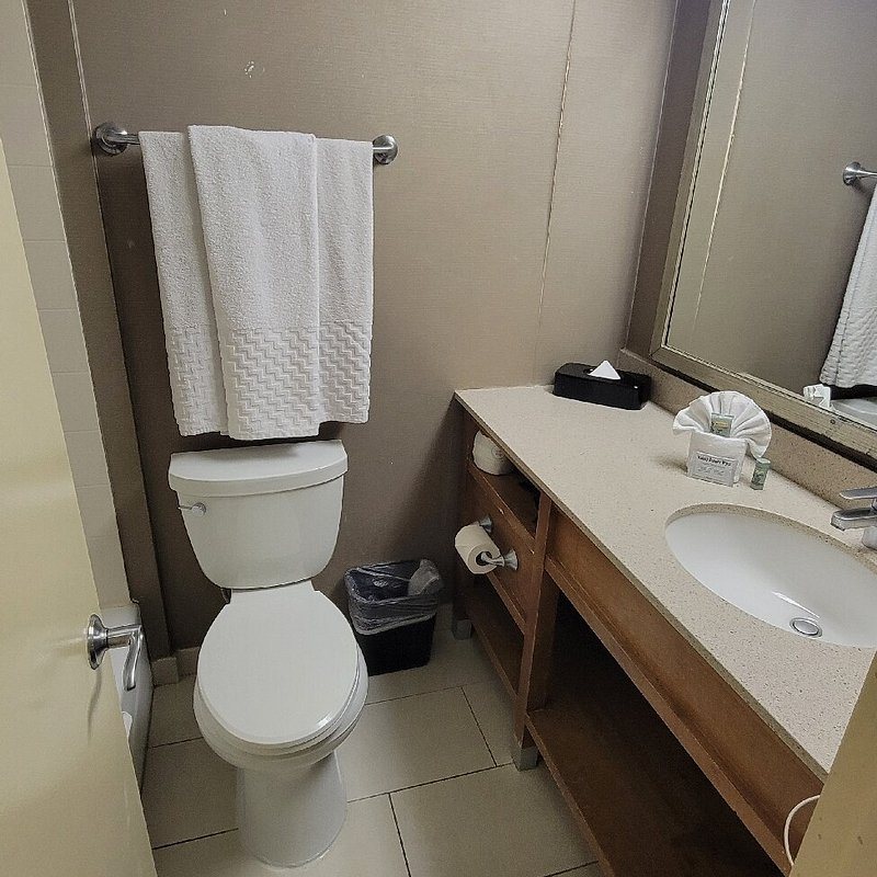 Best Western Grant Park Hotel — Bathroom