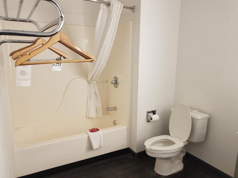 Best Western Grants Inn — Bathroom