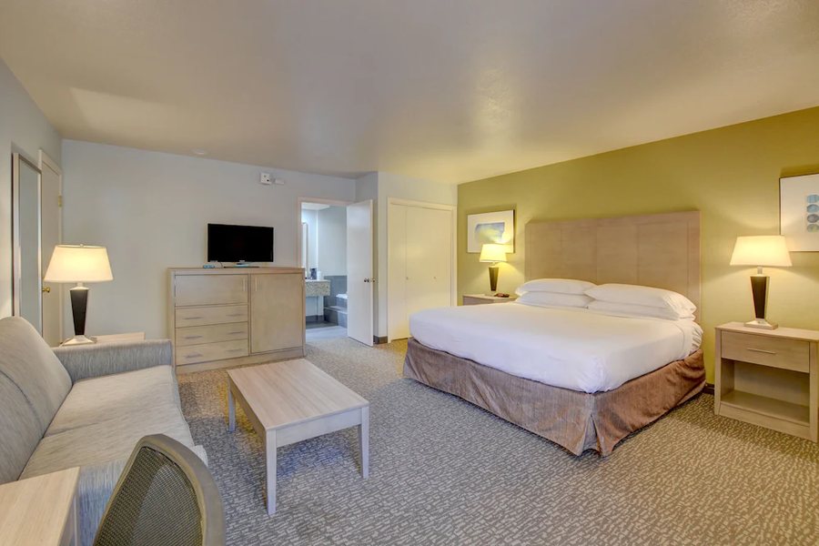 Best Western Grants Inn — Guest room