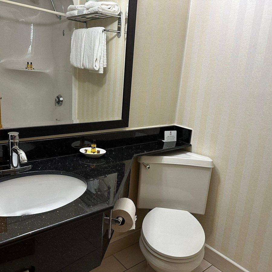 Best Western Hampton Coliseum Inn — Bathroom