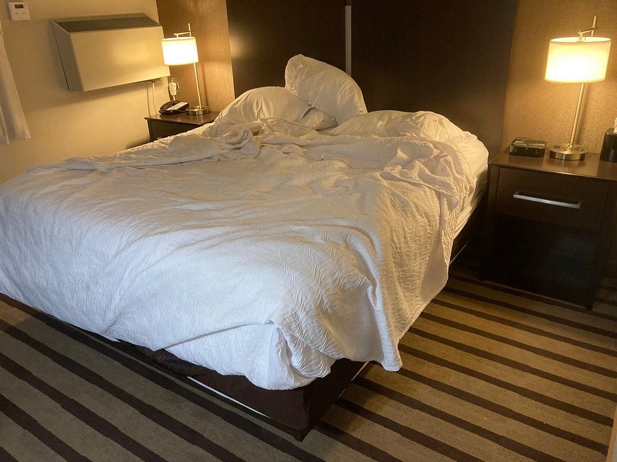 Best Western Harvest Inn Suites — Guest room