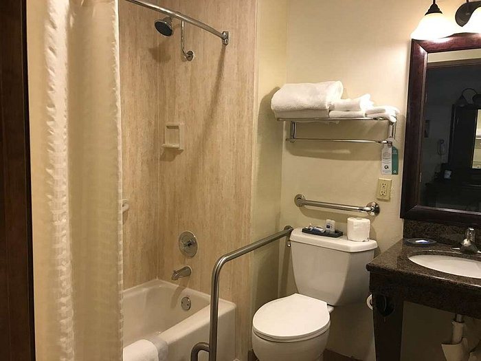 Best Western Hi Desert Inn — Bathroom