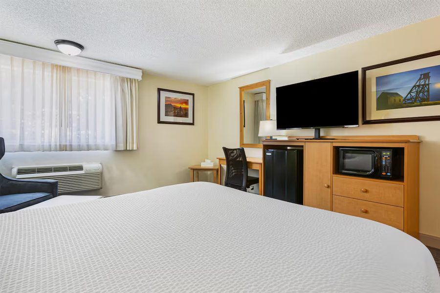 Best Western Hi Desert Inn — Guest room