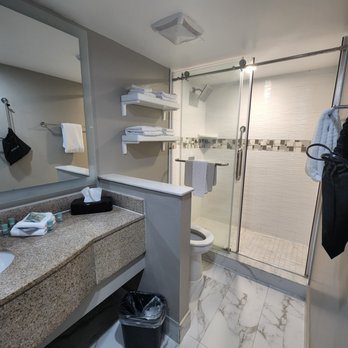 Best Western Historical Inn — Bathroom