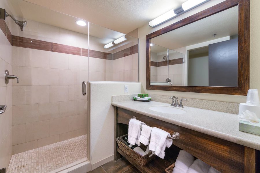 Best Western Hoover Dam Hotel Boulder City Nevada — Bathroom