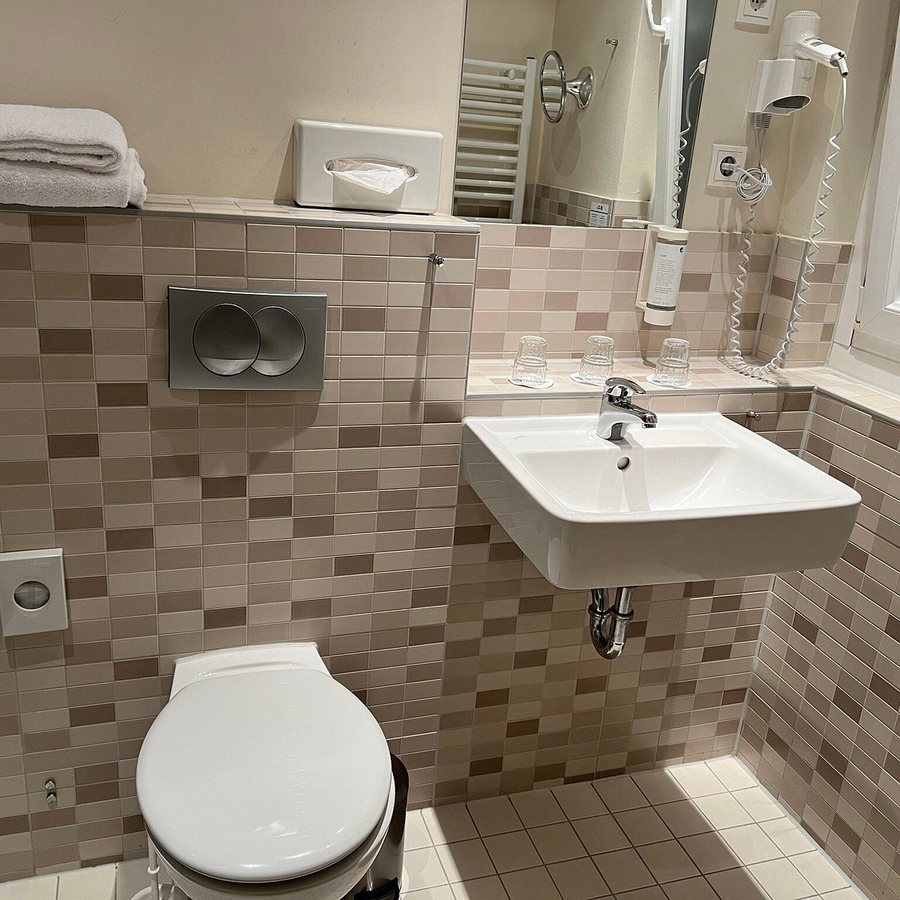 Best Western Hotel Am Spittelmarkt — Bathroom