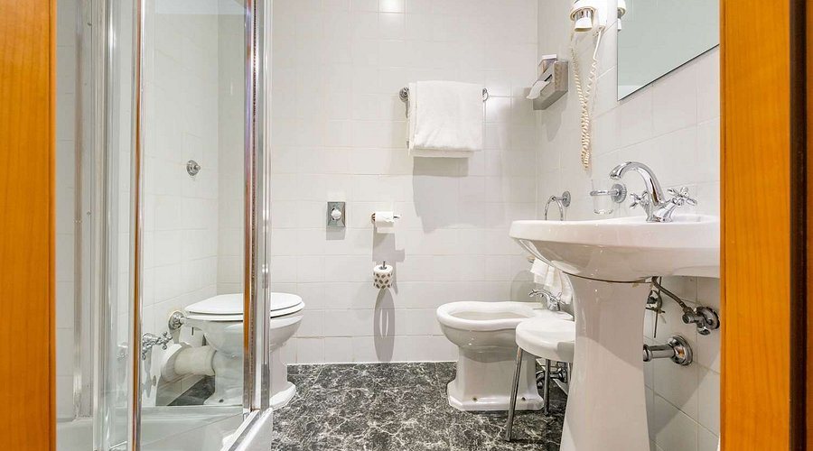 Best Western Hotel Artdeco — Bathroom