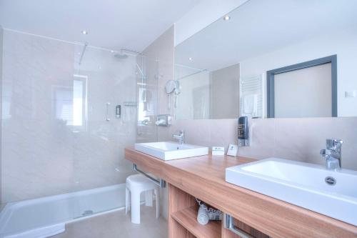 Best Western Hotel Brunnenhof — Bathroom