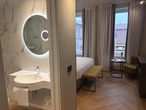 Best Western Hotel City — Bathroom
