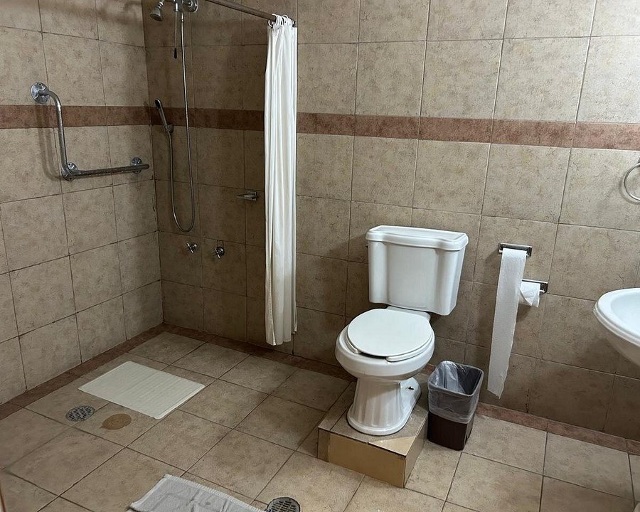 Best Western Hotel Majestic — Bathroom