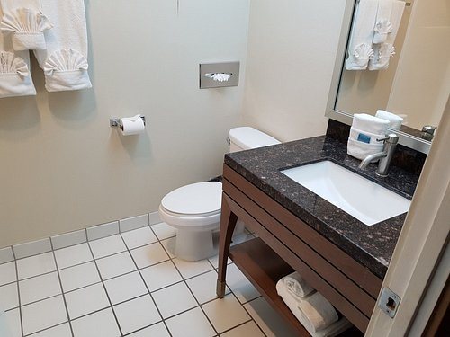 Best Western Inn At Palm Springs — Bathroom