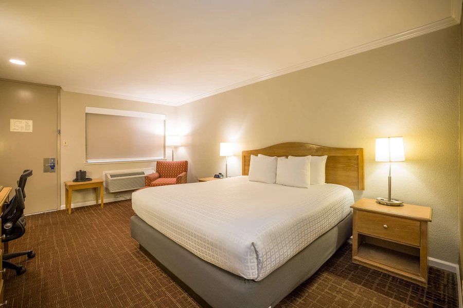 Best Western Inn — Guest room
