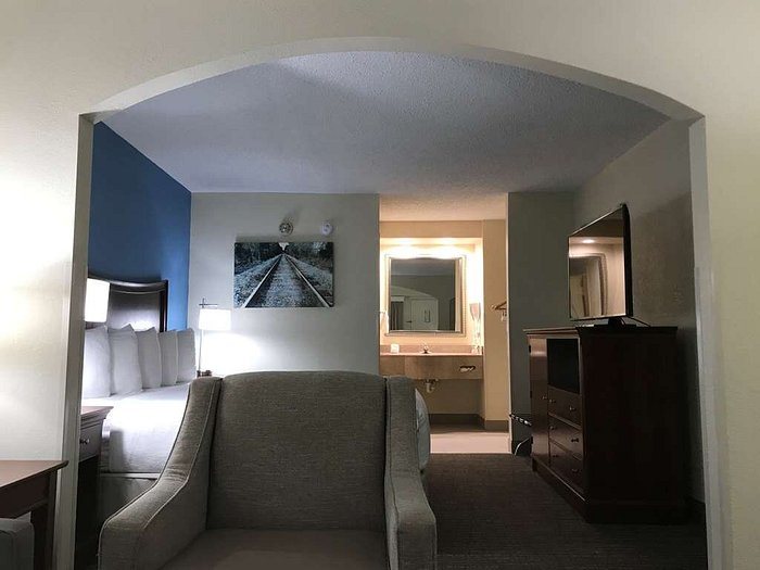 Best Western Inn Suites Monroe — Guest room