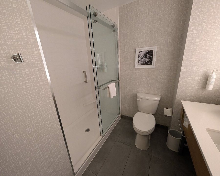 Best Western Inn Suites San Mateo San Francisco Airport — Bathroom