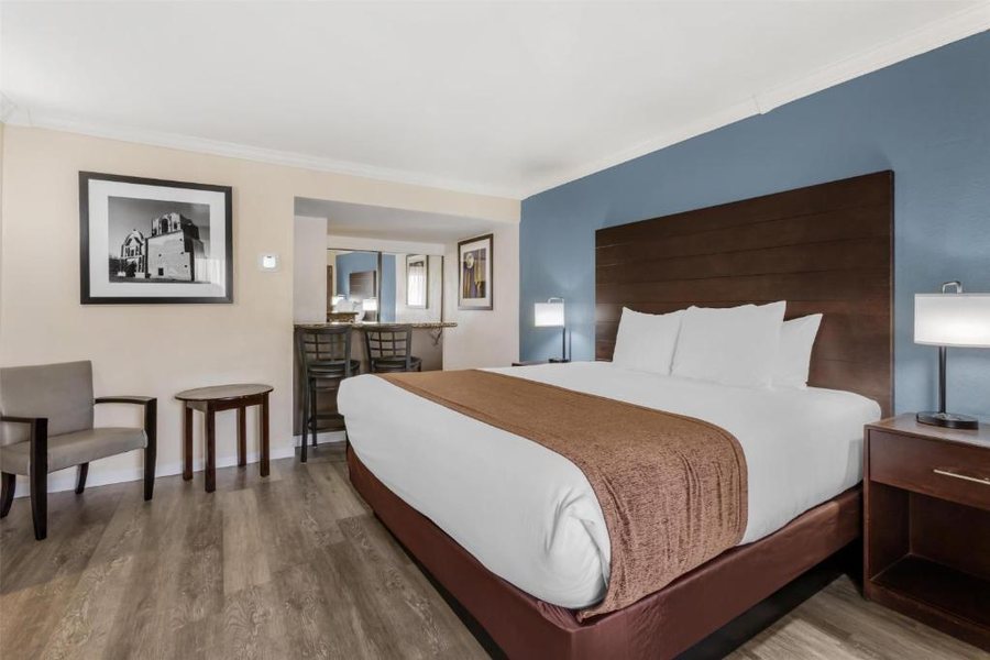 Best Western InnSuites Tucson Foothills Hotel Suites — Guest room