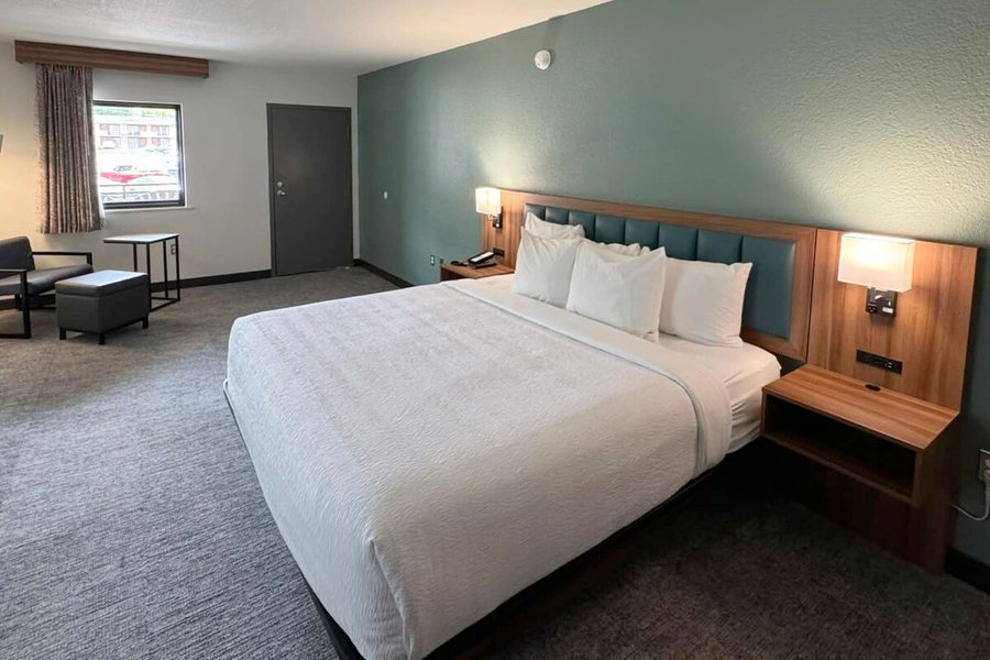Best Western Johnson s Inn Downtown Gatlinburg — Guest room