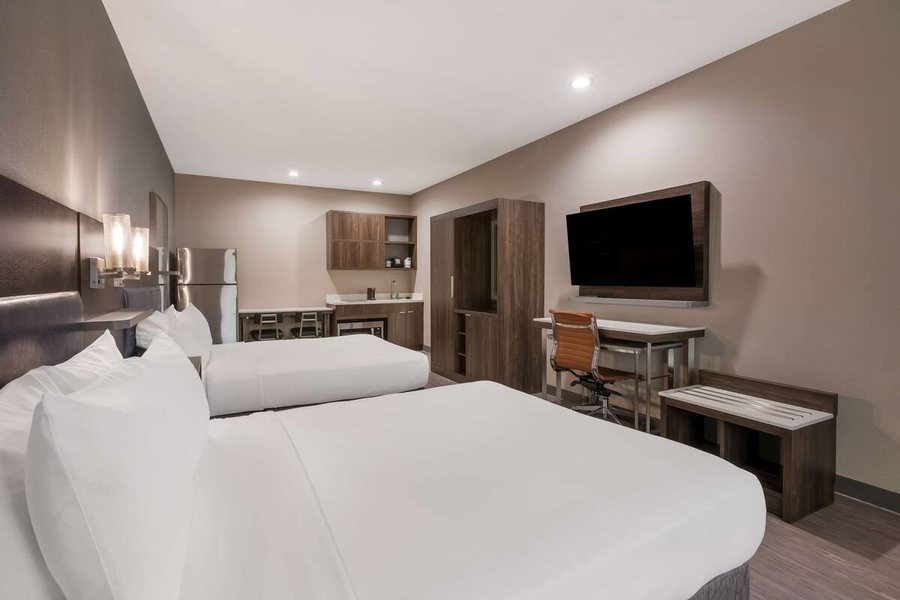 Best Western La Place Inn — Guest room