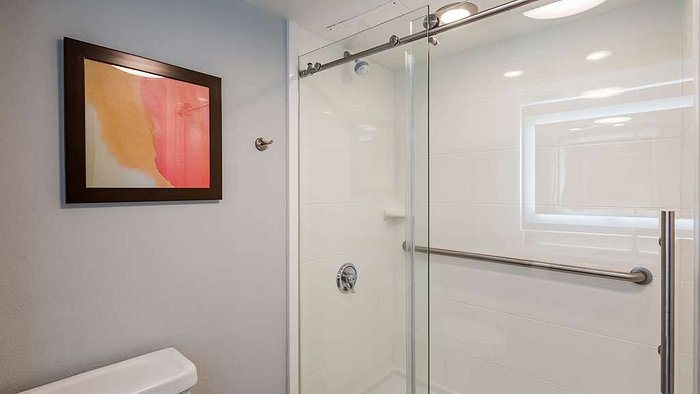 Best Western Lexington Inn — Bathroom