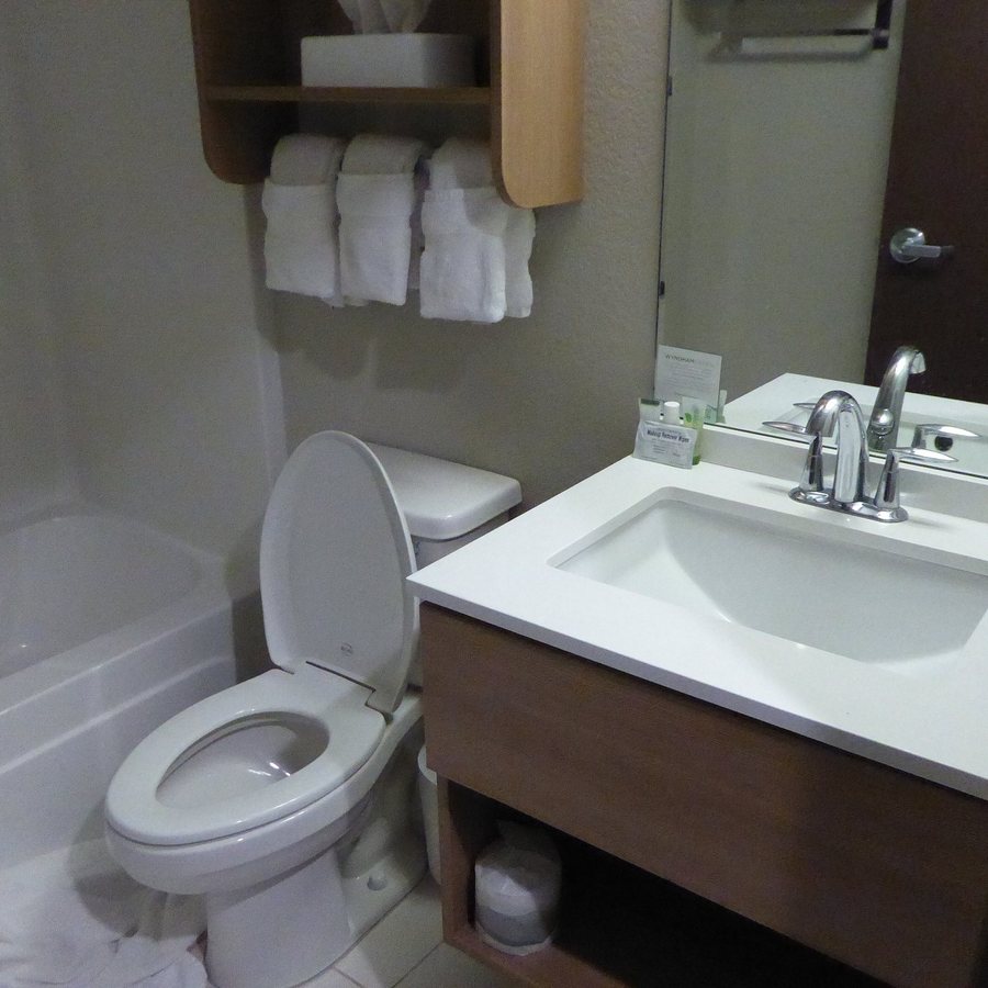 Best Western Limon — Bathroom