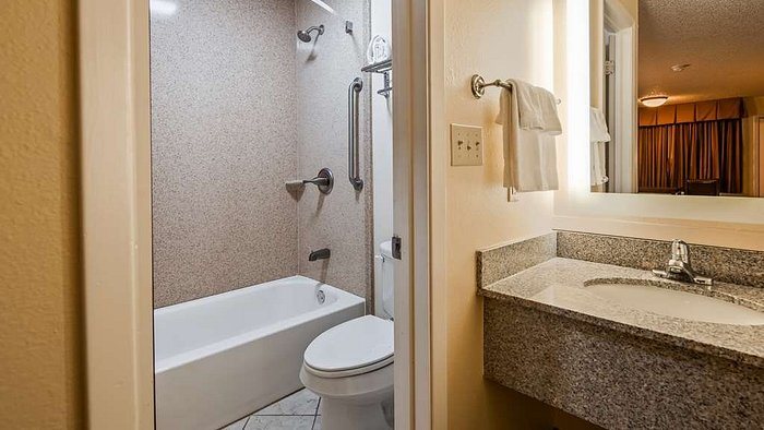 Best Western Llano — Bathroom
