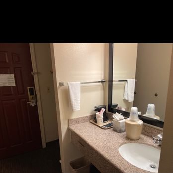 Best Western Luxury Inn — Bathroom