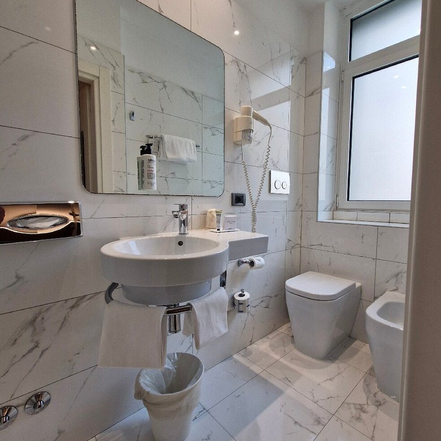 Best Western Madison — Bathroom