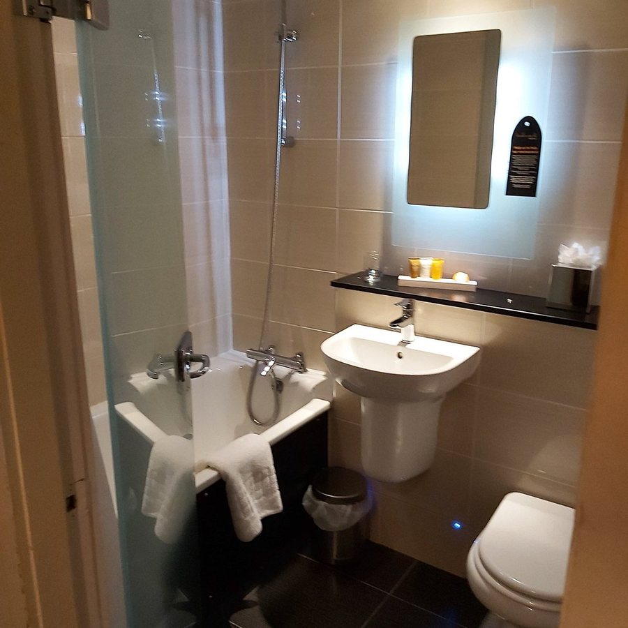 Best Western Manchester — Bathroom
