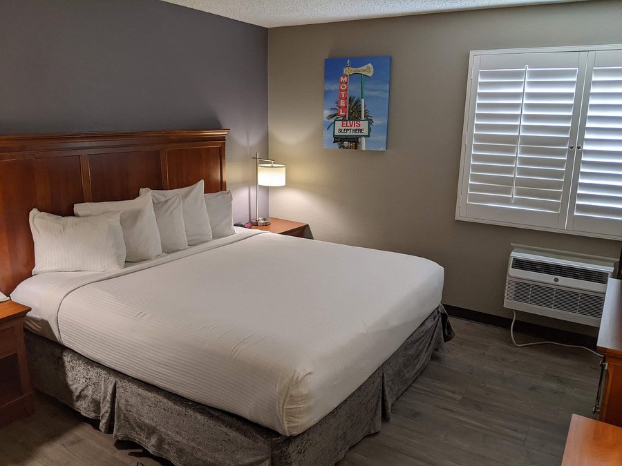 Best Western Mccarran Inn — Guest room