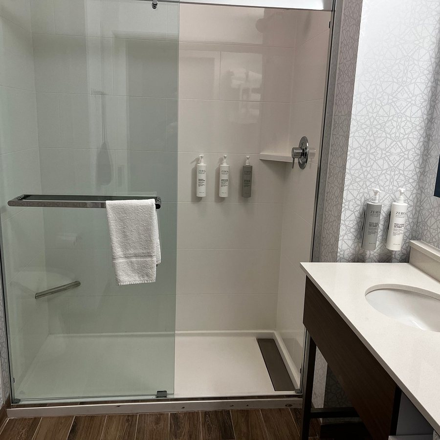 Best Western Montis Inn — Bathroom
