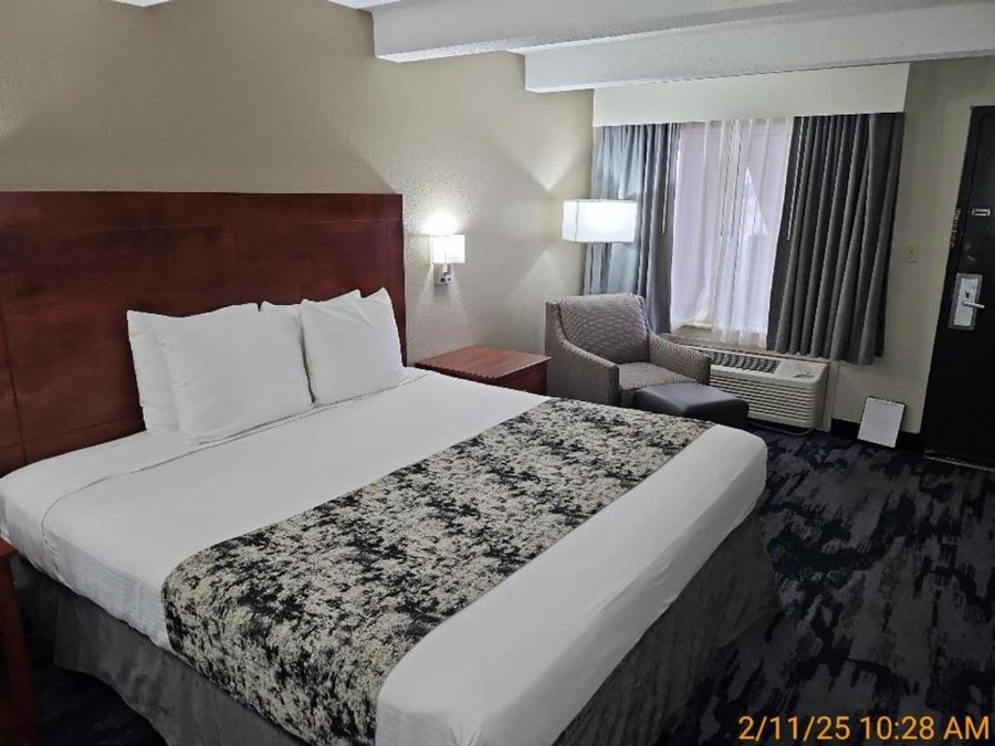 Best Western Montis Inn — Guest room