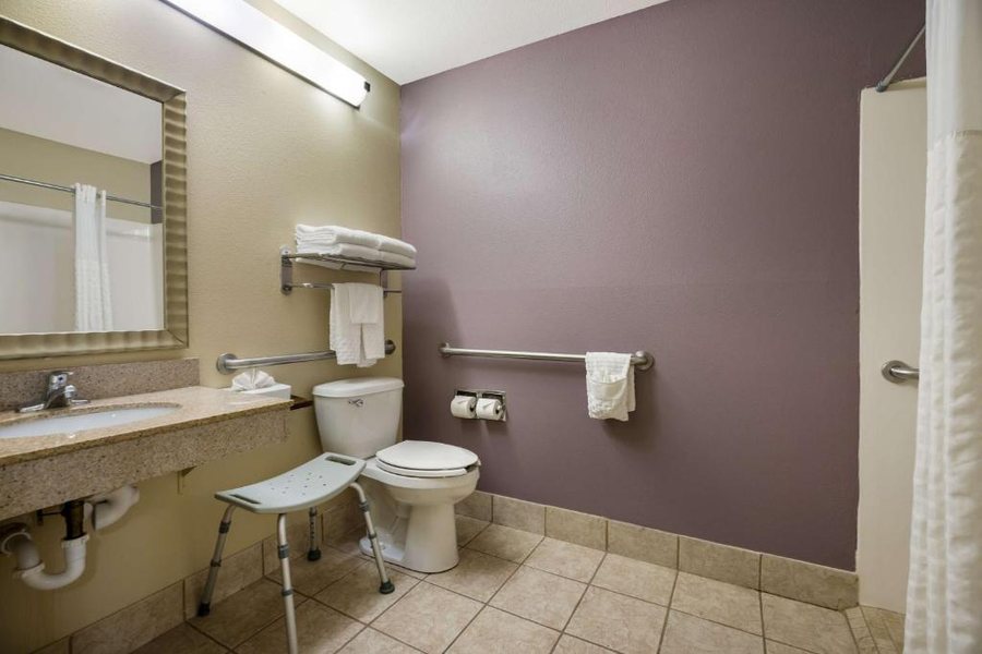 Best Western Morgan City Inn — Bathroom