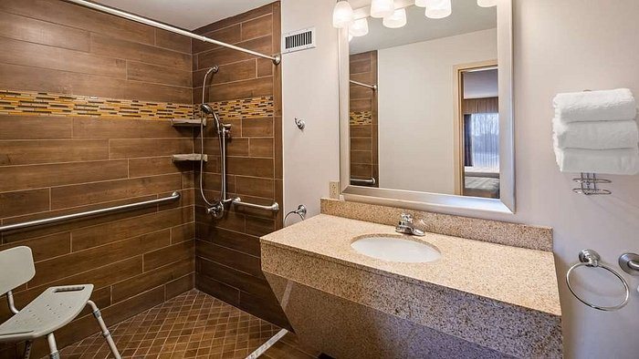 Best Western Newport Inn — Bathroom