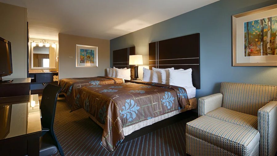Best Western Newport Inn — Guest room