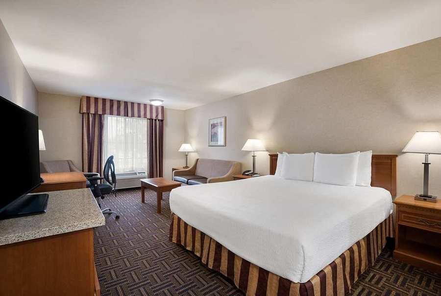Best Western Norwalk Inn — Guest room