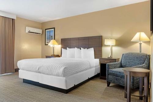 Best Western Oceanside Inn — Guest room